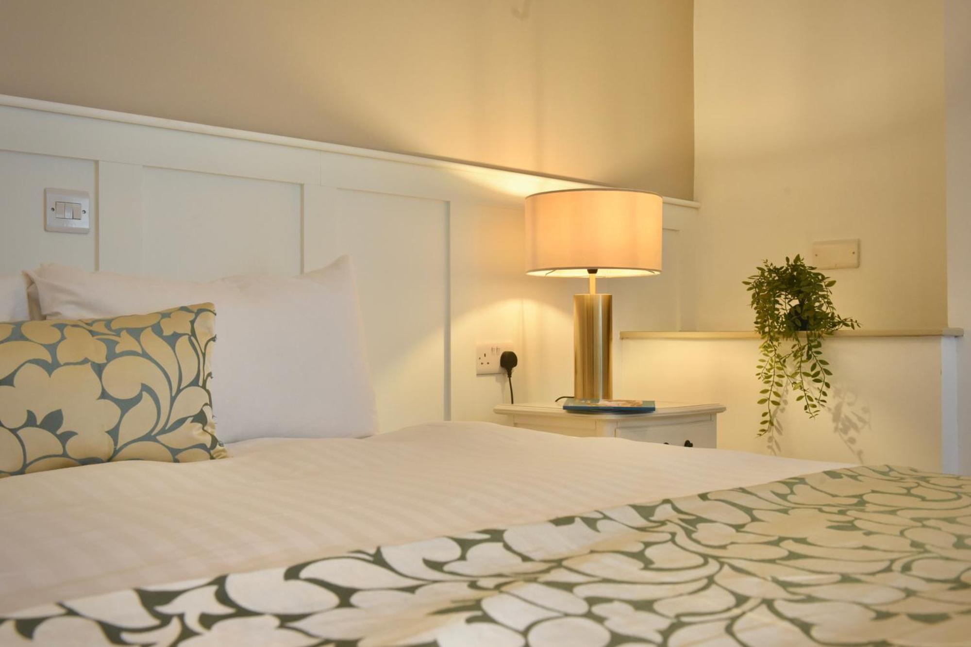 The Lough & Quay Accommodation Town Centre Warrenpoint Bagian luar foto